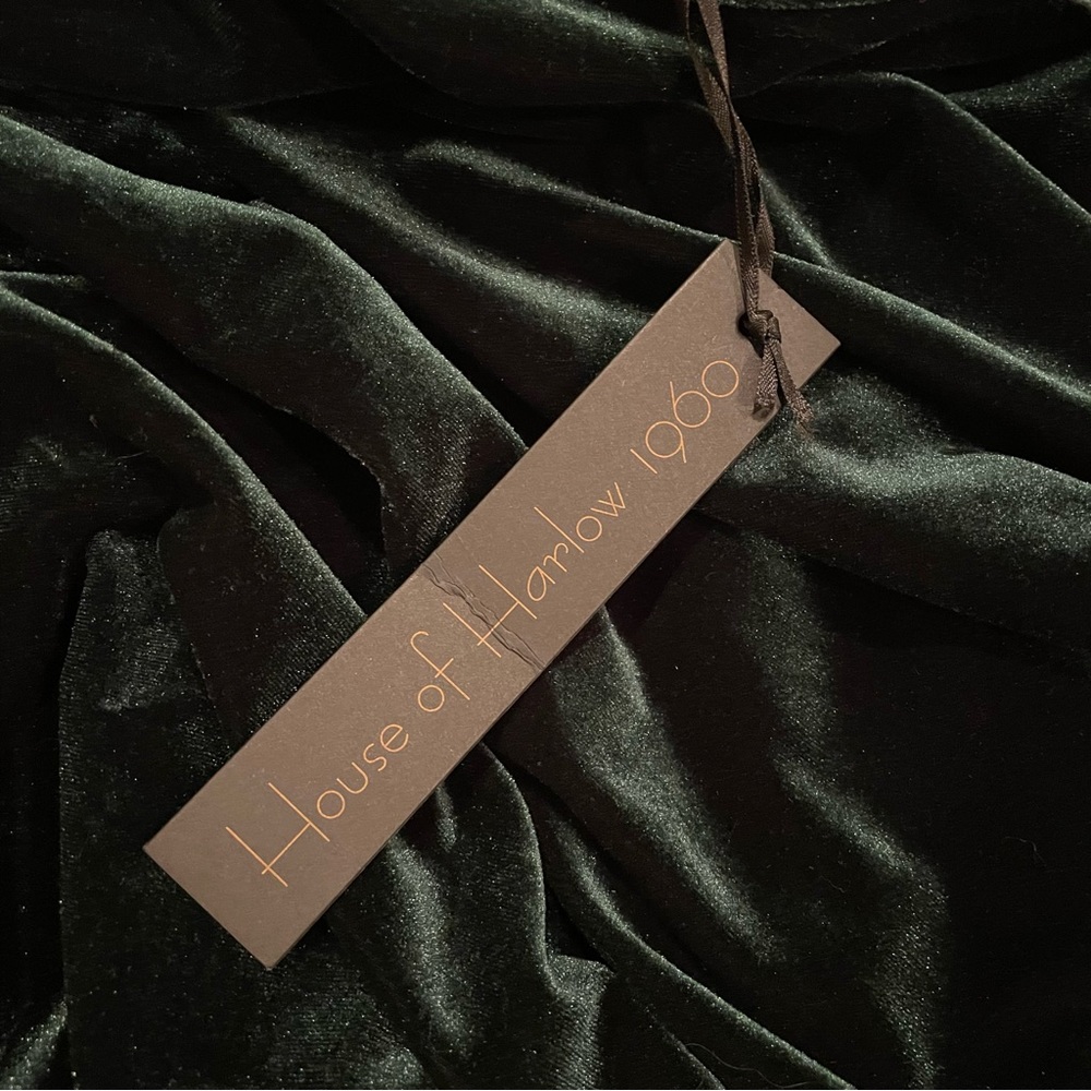 NWT Perfect for a Holiday Party! Luxe Emerald Velvet Ruched Sides One Shoulder. - Picture 11 of 13